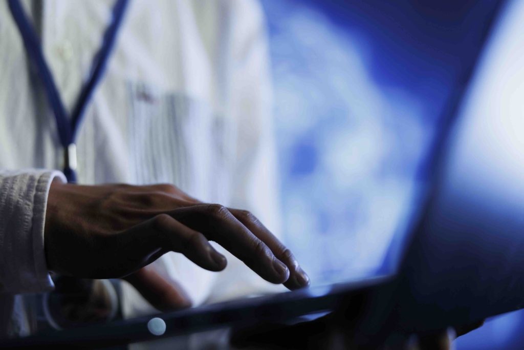 Chirurgia computer guidata: la precisione digitale per un’implantologia senza dolore 1 Chirurgia computer guidata